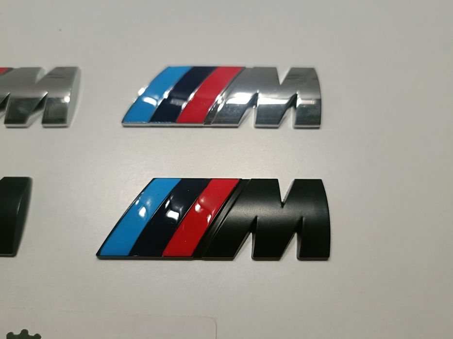 Conjunto 2 Emblemas Símbolos Logotipos Legendas BMW "M" Guarda lamas
