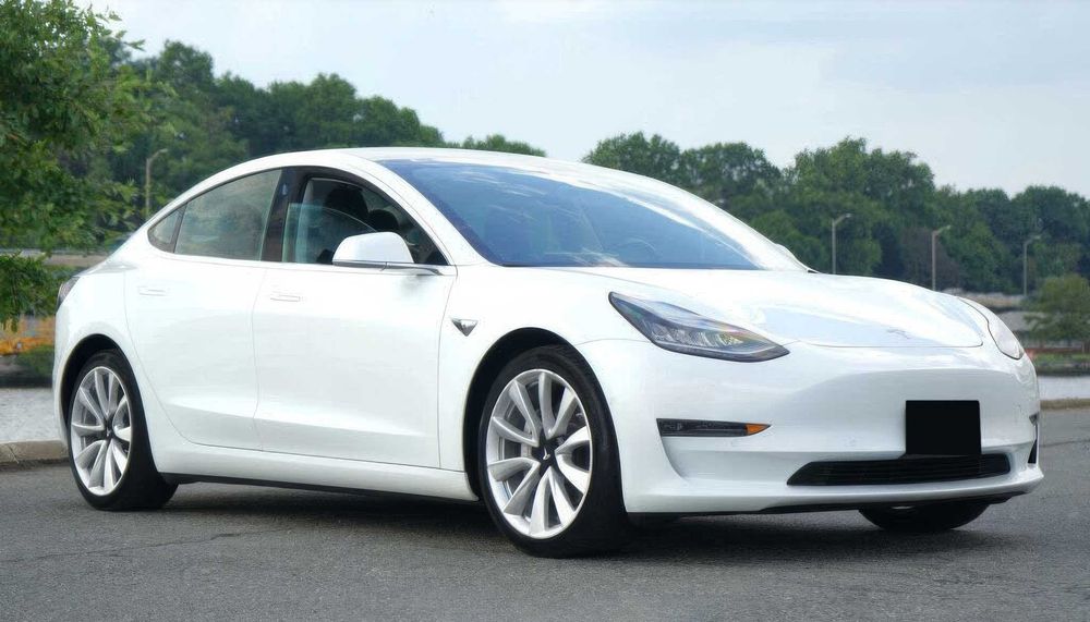 Tesla Model 3 Long Range      2018