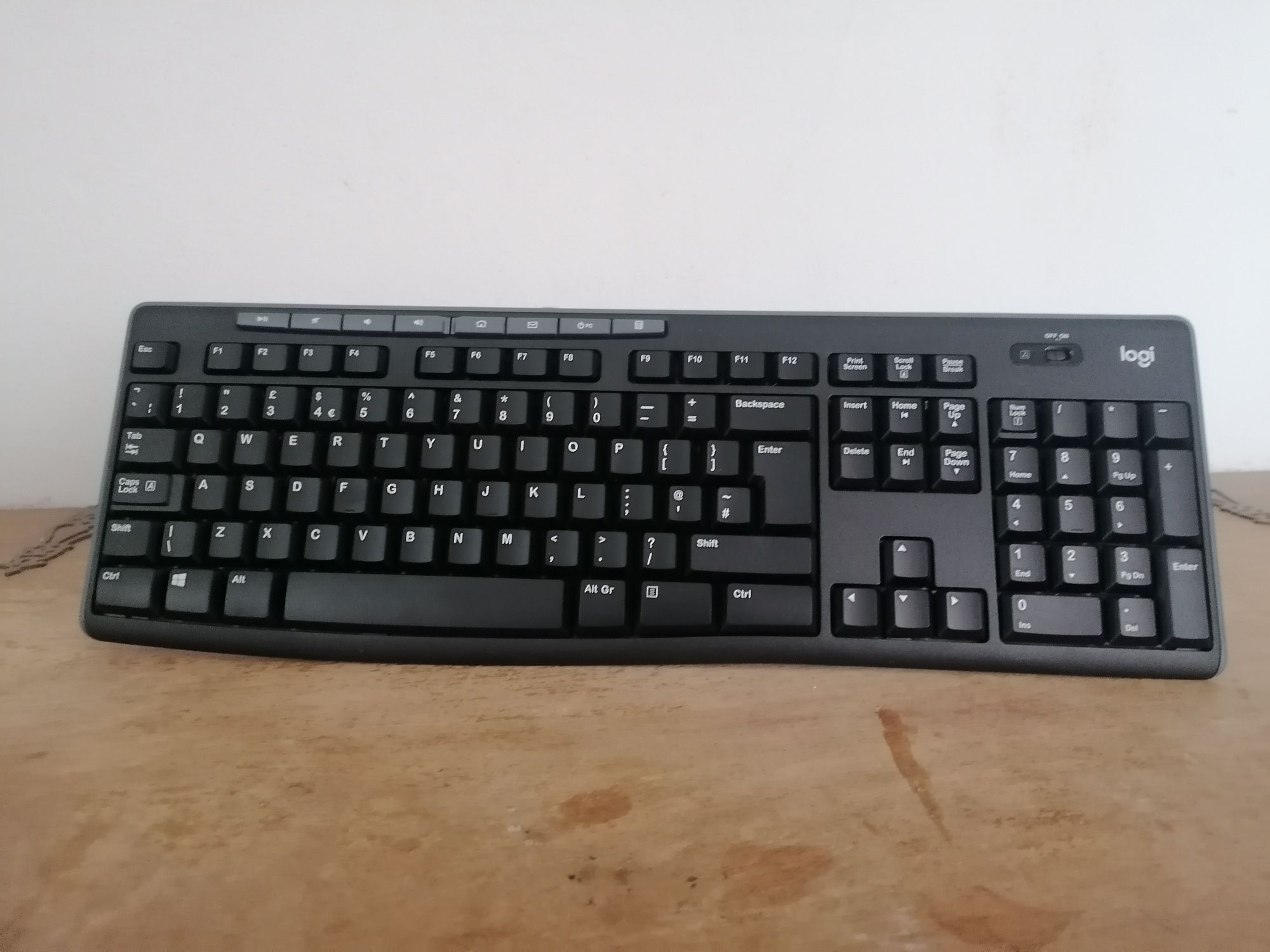 Kit Teclado Wireless Logitech MK270 e Rato M185