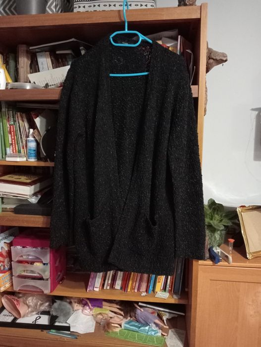 Czarny ciepły kardigan