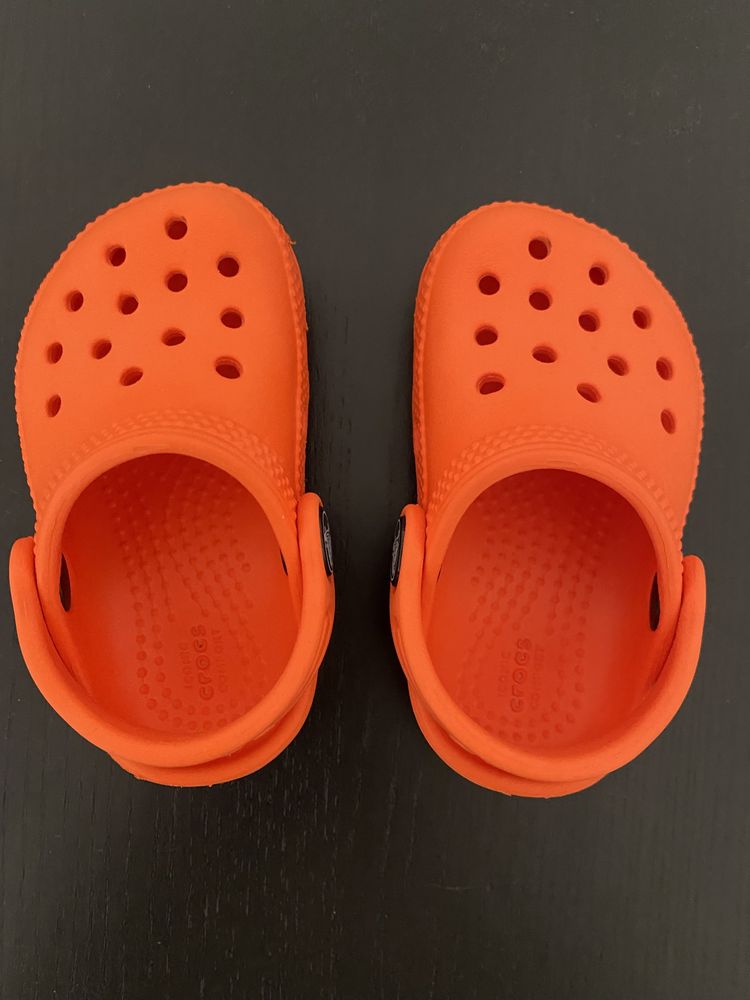 Crocs laranja 19/20