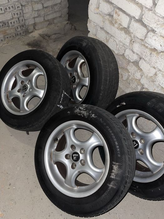 Stalowe felgi z oponami 195/65 R15