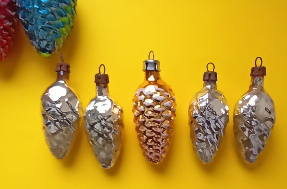 Bombki choinkowe PRL-zestaw 25 szyszek