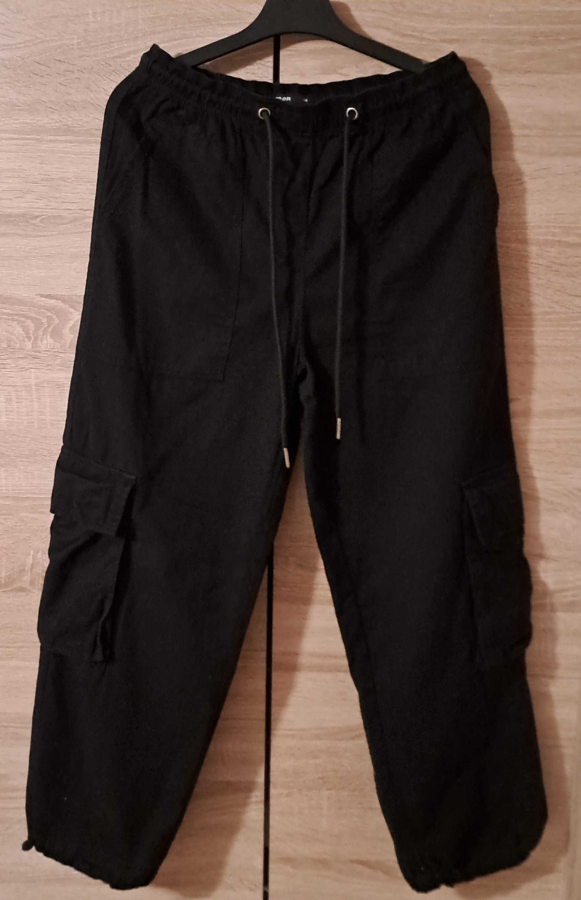 Spodnie cargo damskie czarne Cropp / rozmiar 34