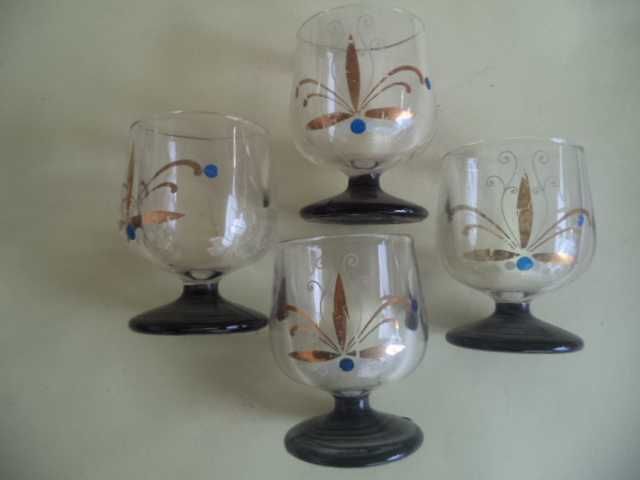 Garrafa Lisa + 4 Copos Pintados   ( Muito antiga )