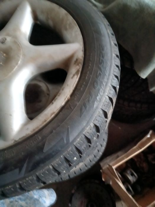 Зимова резина  225/50 17