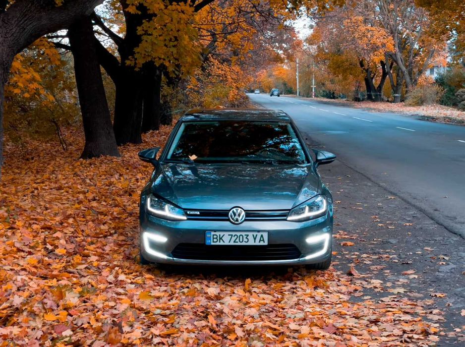 Авто Volkswagen E-Golf 2019