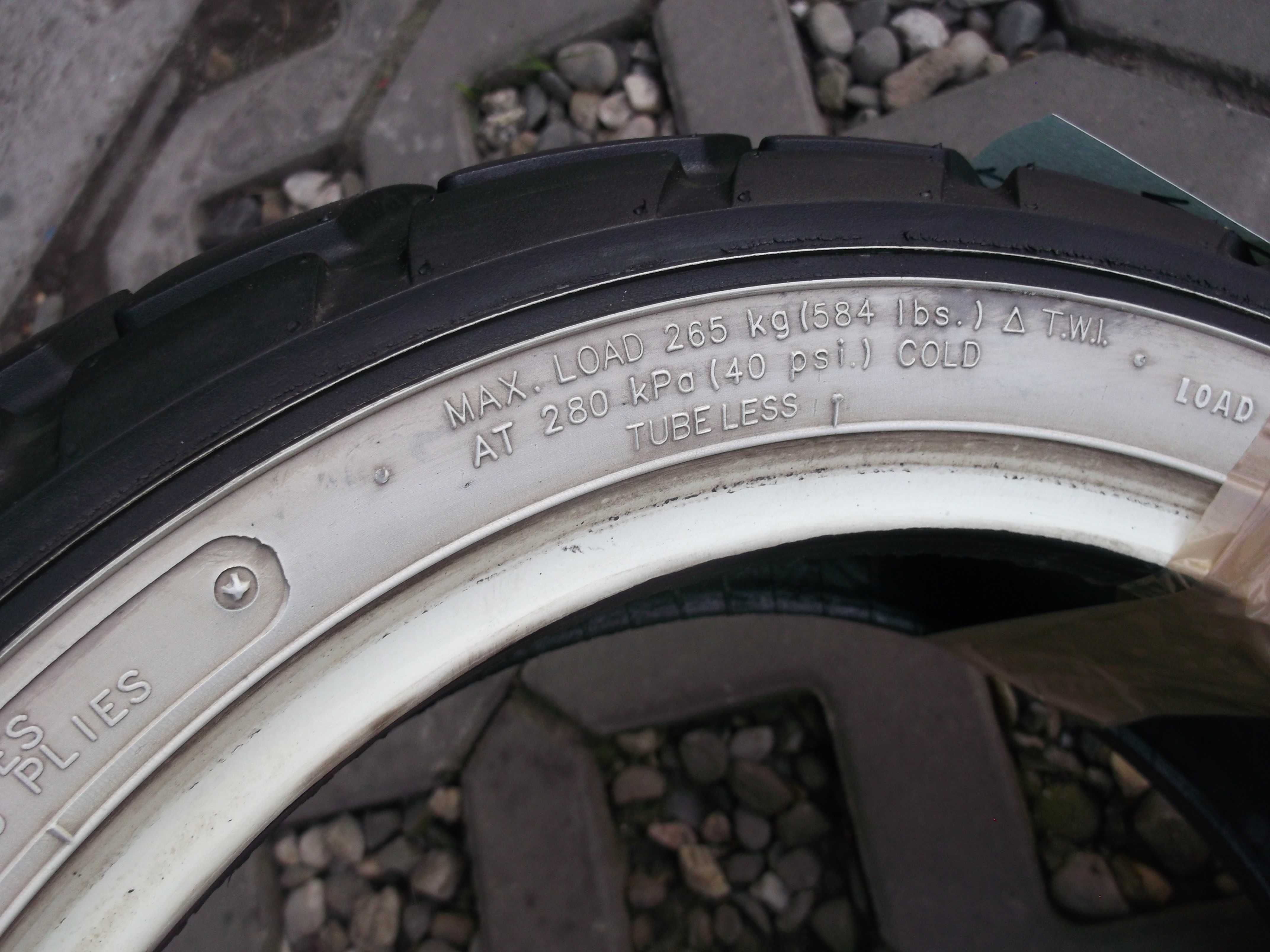 opona 130/70-12 CST dot0218 Biały Pasek skuter classic vespa
