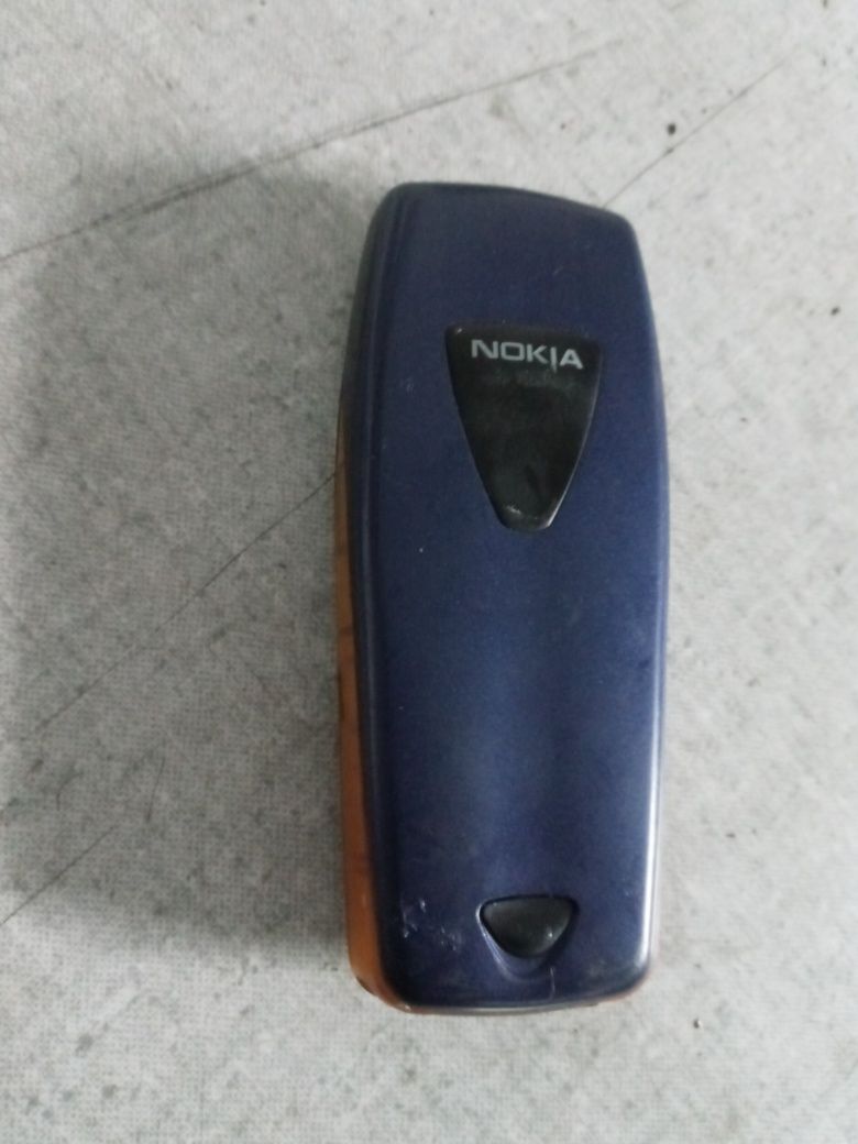 Nokia 3510i bez baterii