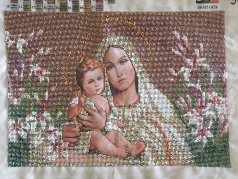 Вишивка з чеського бісеру.