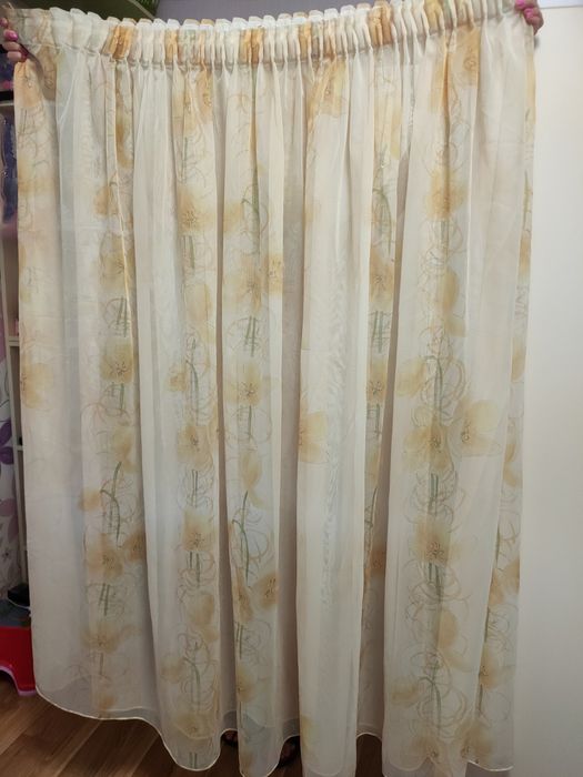 Продам гардины на окно.