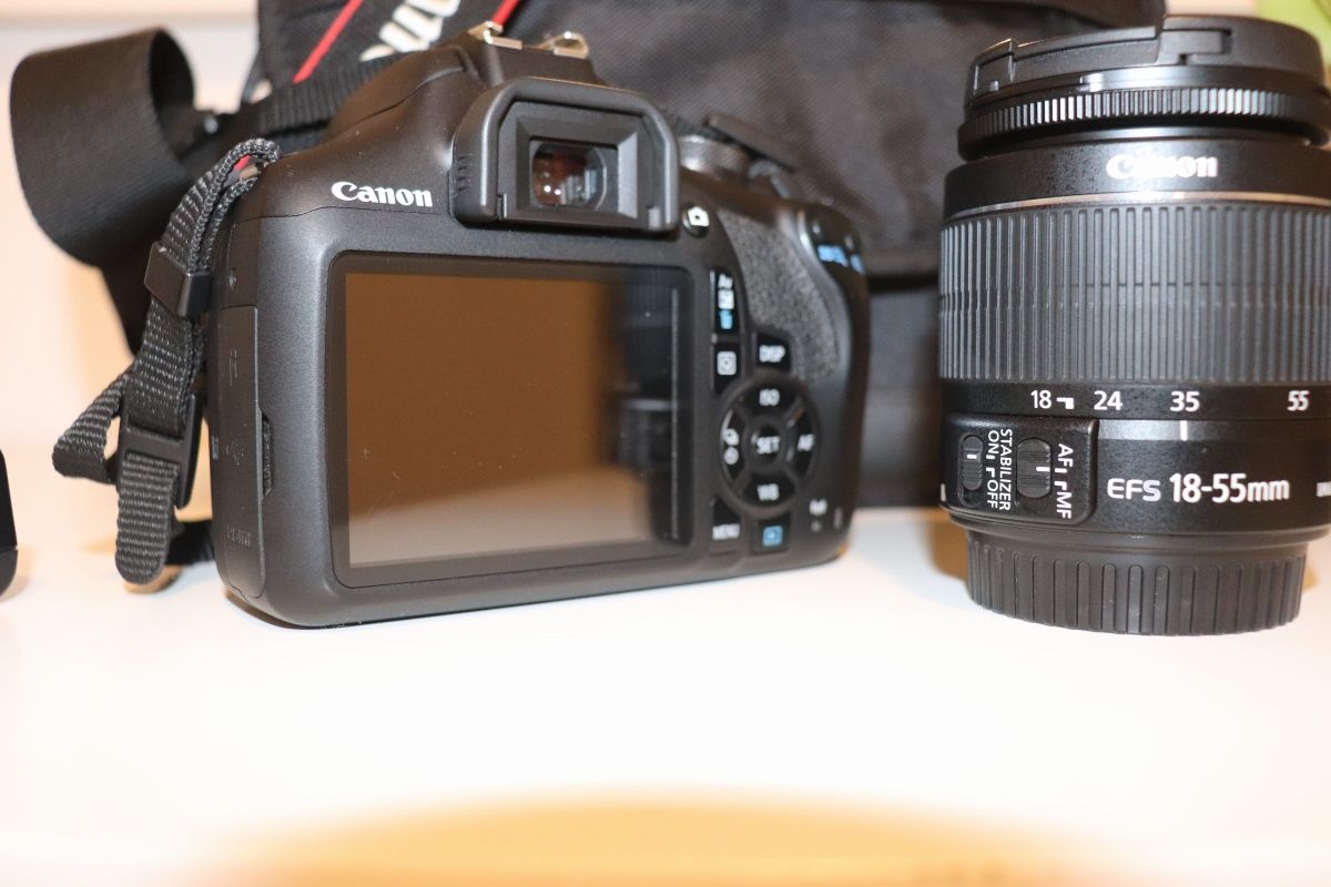 Máquina fotográfica canon 2000d