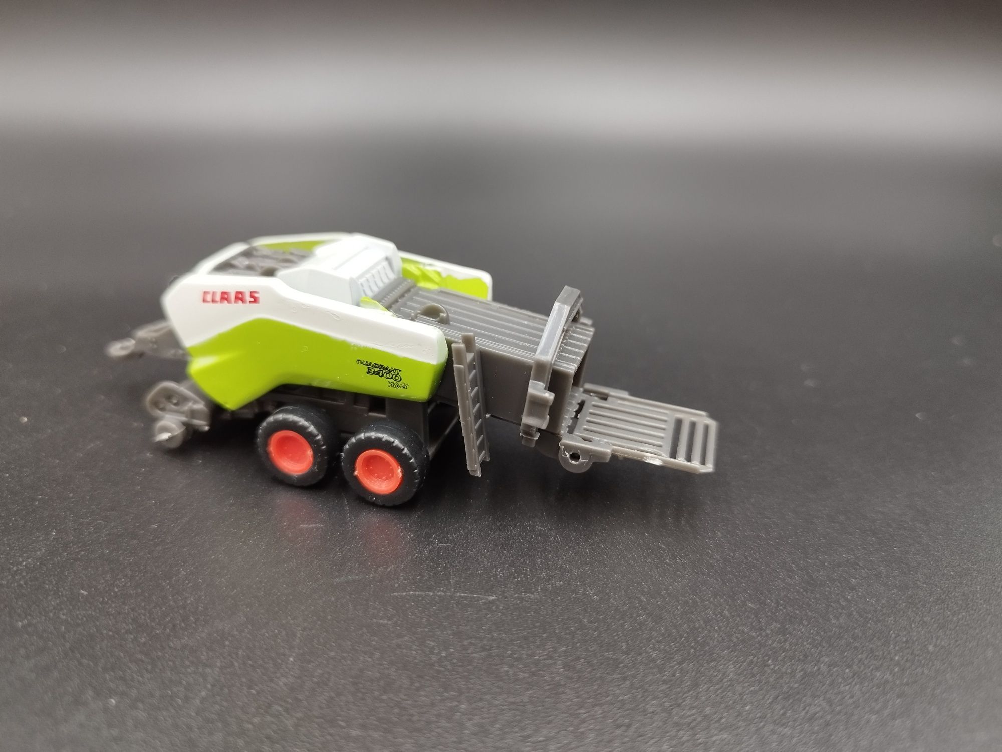 1:58 Norev Mini-jet Claas Quantum 3400 przyczepa model model nowy