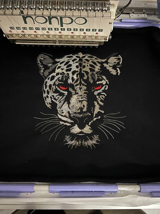 Компʼютерна, машинна вишивка , логотипи вишивкою на одязі та в крою