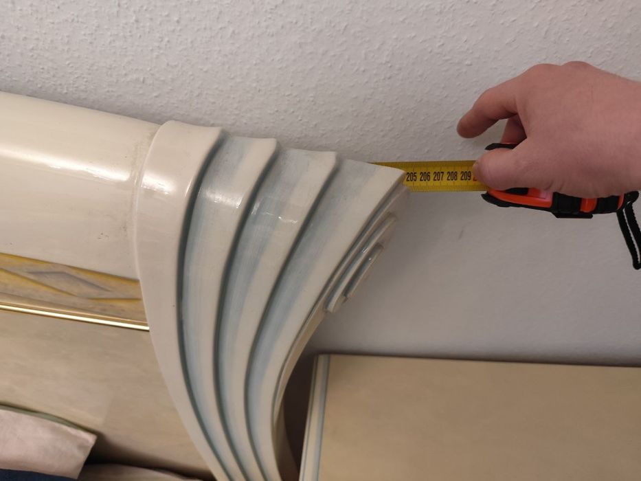 Двоспальне ліжко і 2 приліжкові тумби