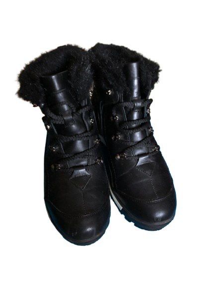 Продам шкіряні черевики(утеплені кросівки) 39р
