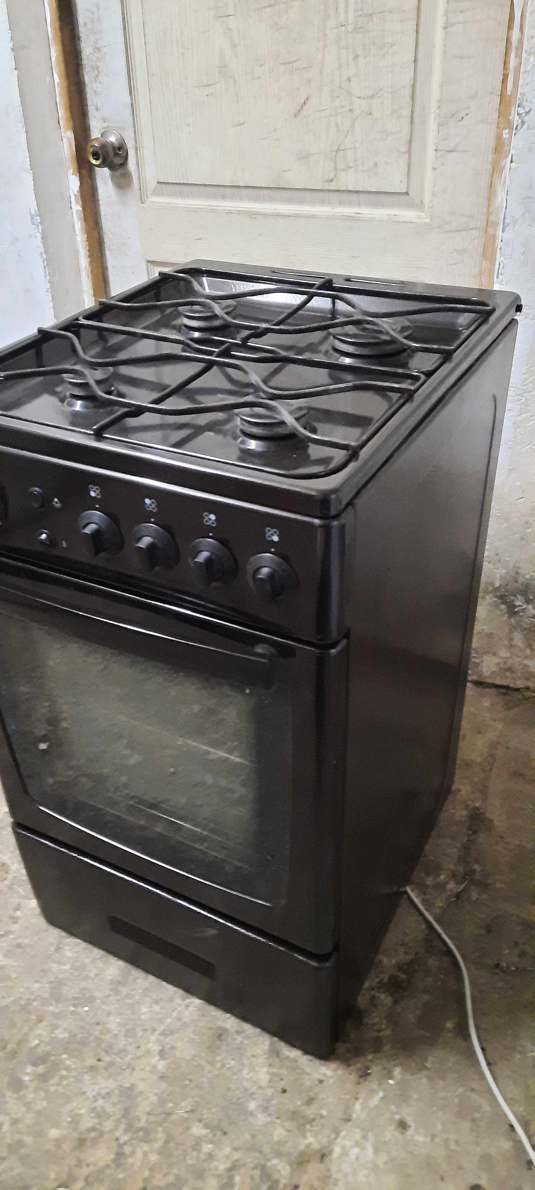 Газовая плита "Gorenje" отлично работает. 50х60х85см.