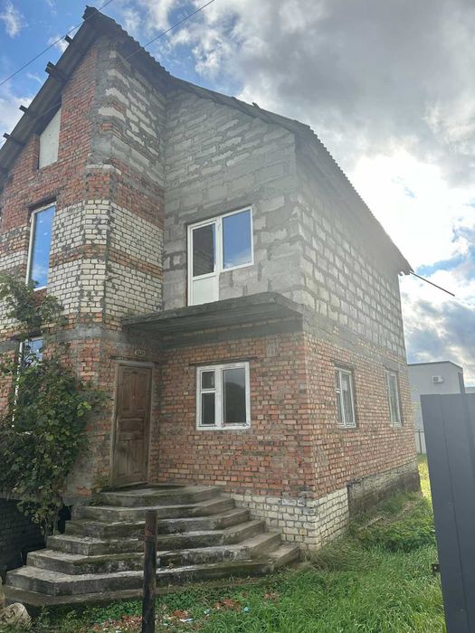 Просторий будинок! 100м2 - 6соток! Чорнові зроблені! Є Гараж!