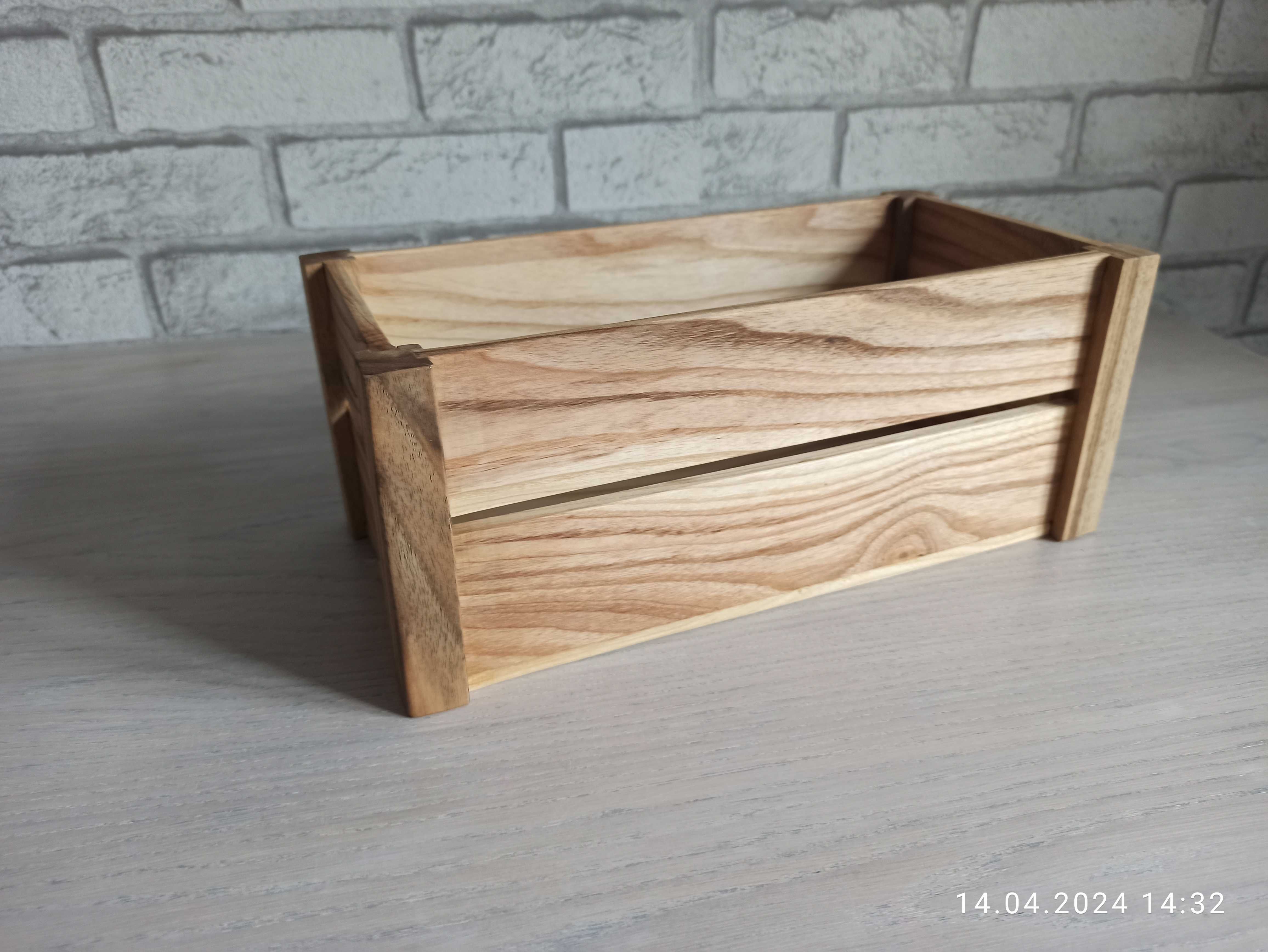 Цукерниця в формі ящика з дерева