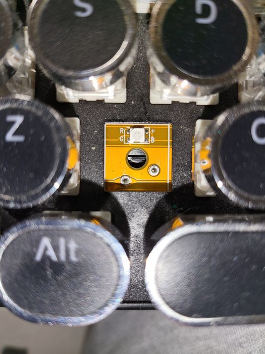 Игровая механическая клавиатура APAYADO DK68 (68 клавиш) с проблемой.