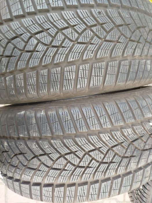 Sprzedam opony zimowe 235/45/18 cali zima Goodyear jak nowe!
