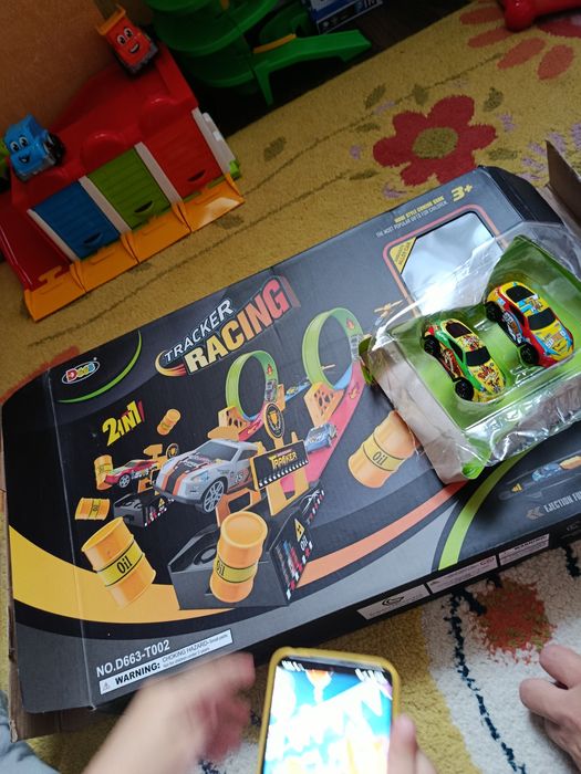 Трек з машинками