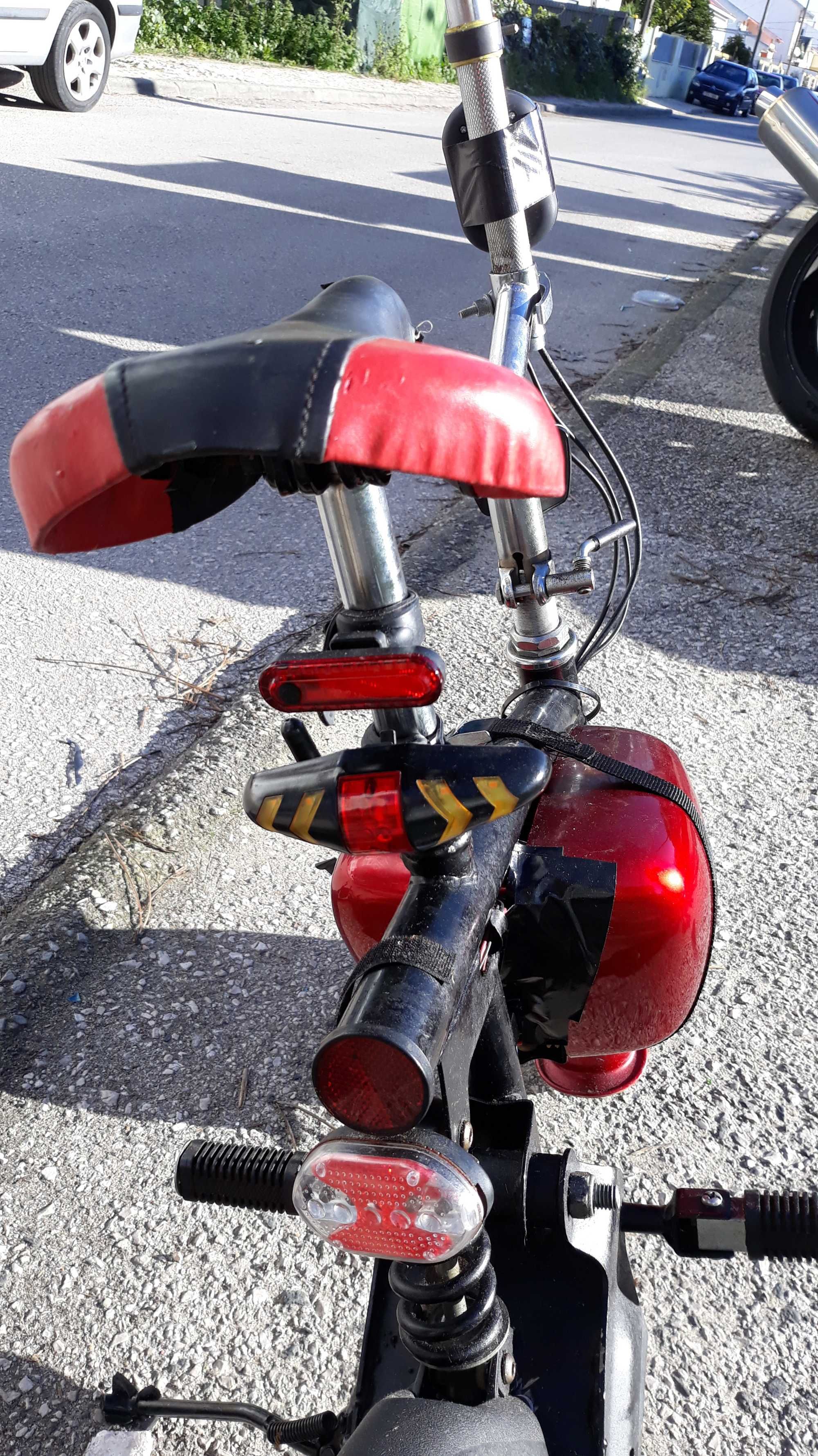 Red Scooter Electrica