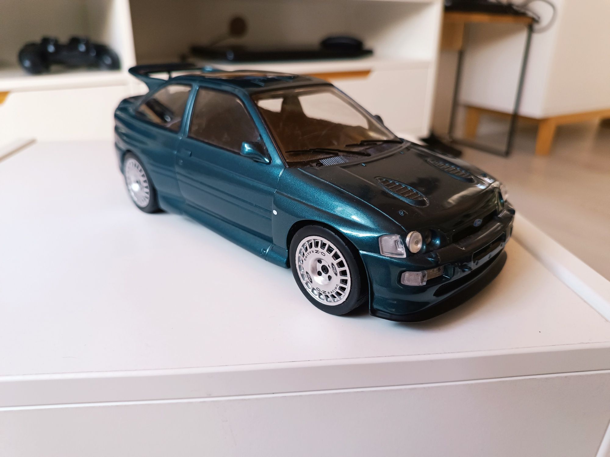 Ford Escort RS cosworth skala 1/18