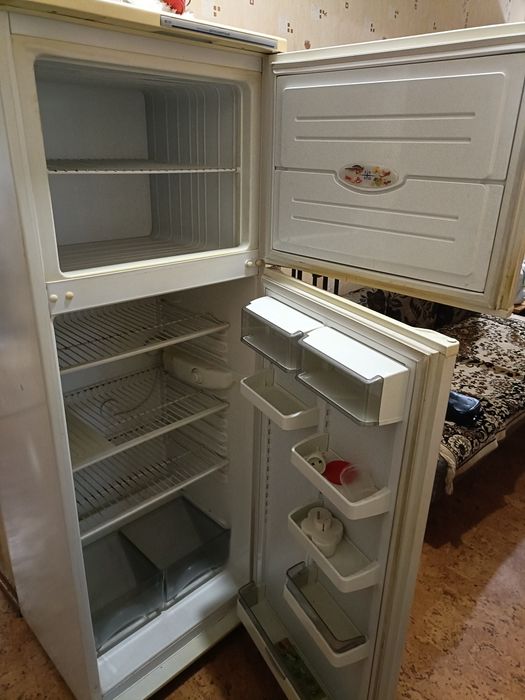 Холодильник б/у.