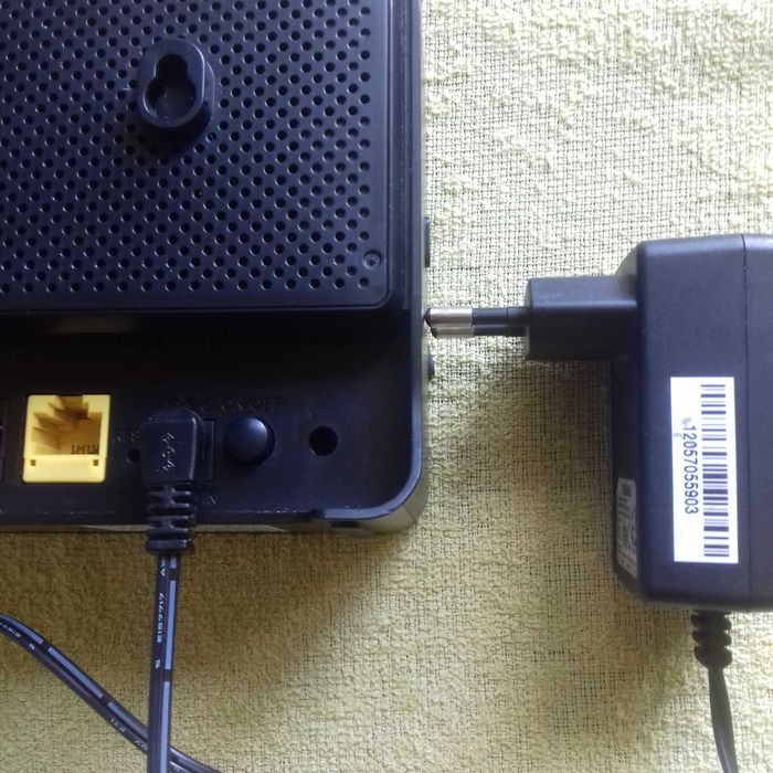 Роутер D-Link DIR-615 + блок питания 12В, на запчасти.