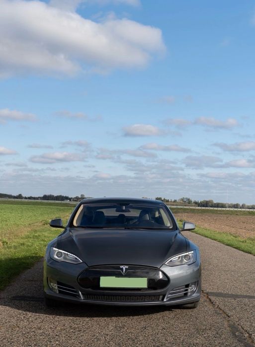 Tesla model s 2014