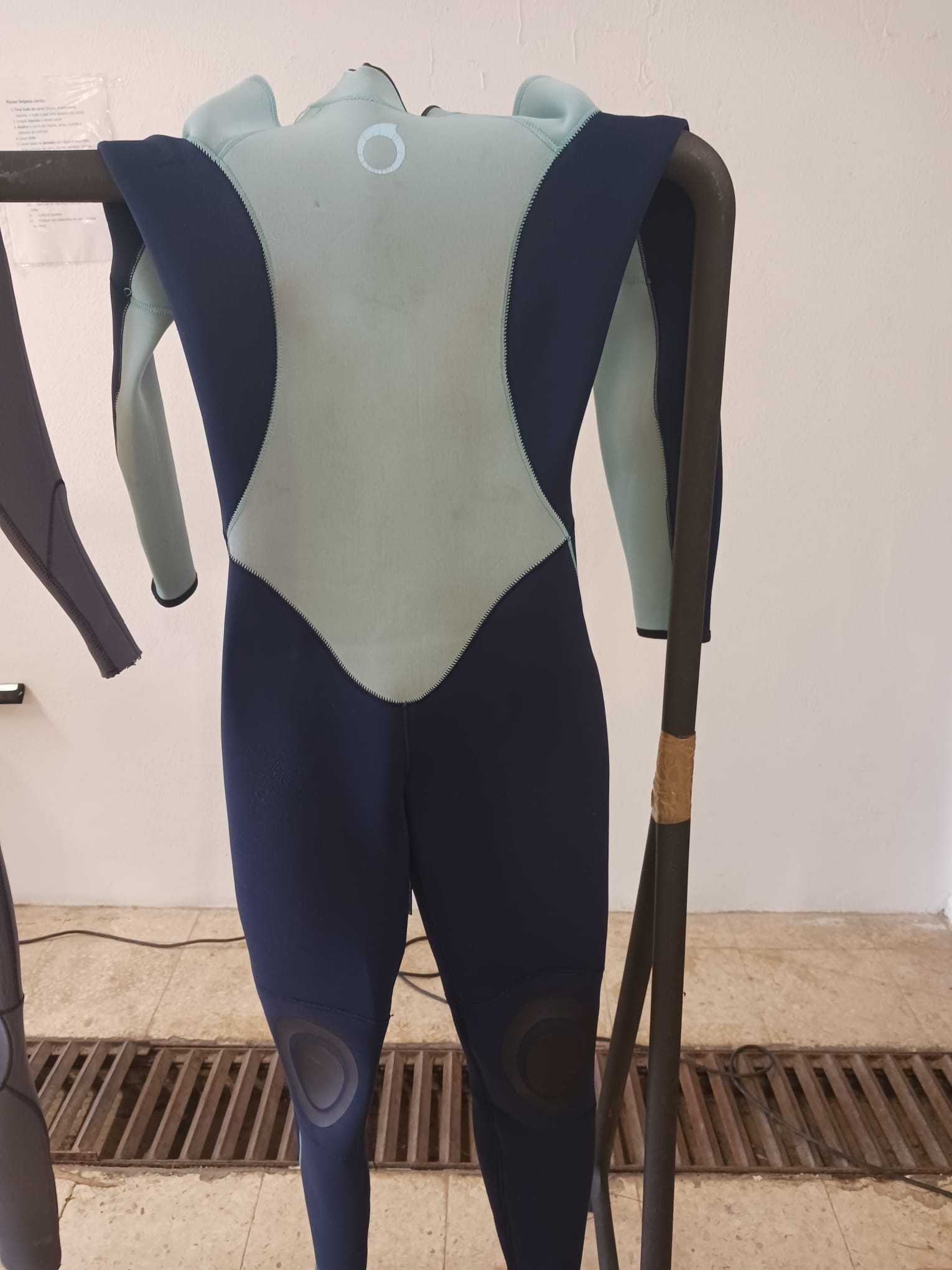 Kit 2 wetsuits + hard surfboard for 30€ (10€ each)