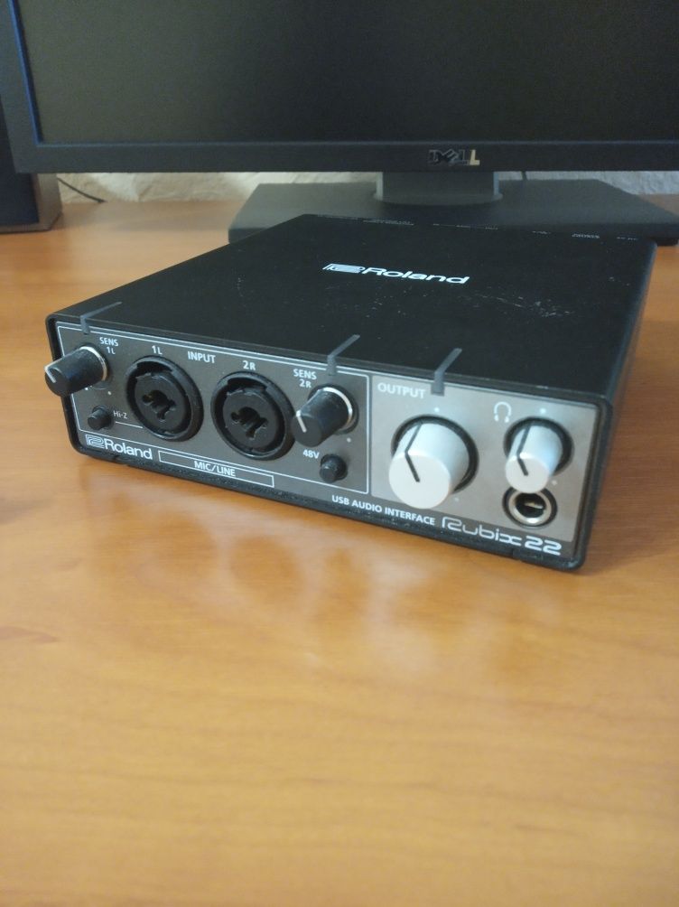Звукова карта Roland Rubix 22 з кабелями