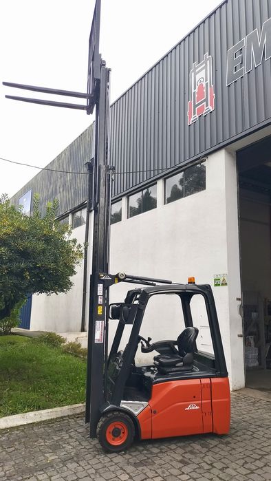Empilhador Elect Linde E16, Bat. Sminova , Triplex , 3500h , C/ Novo ,