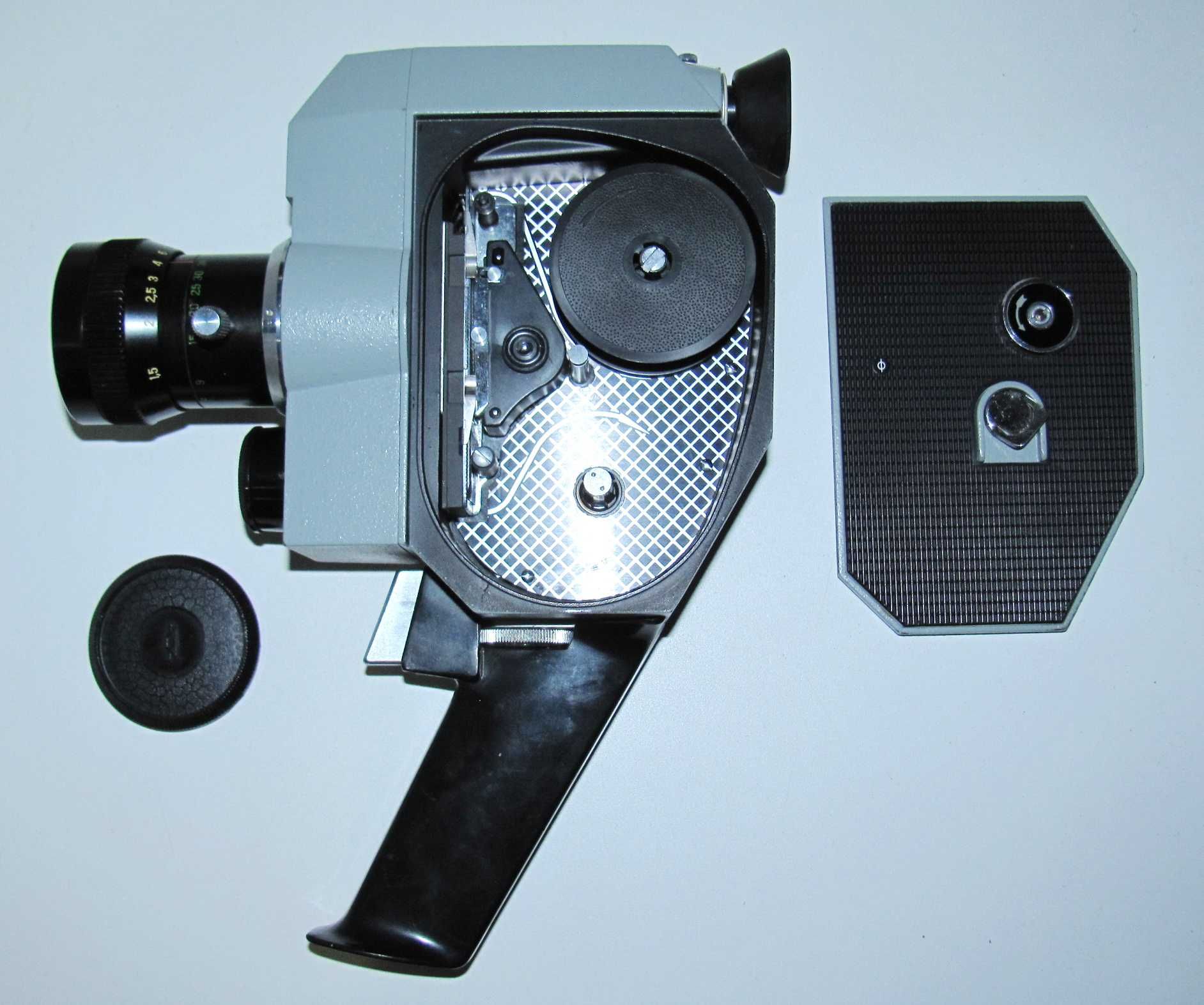 Кинокамера Кварц 2х8С-3, объектив Метеор 8М, в футляре