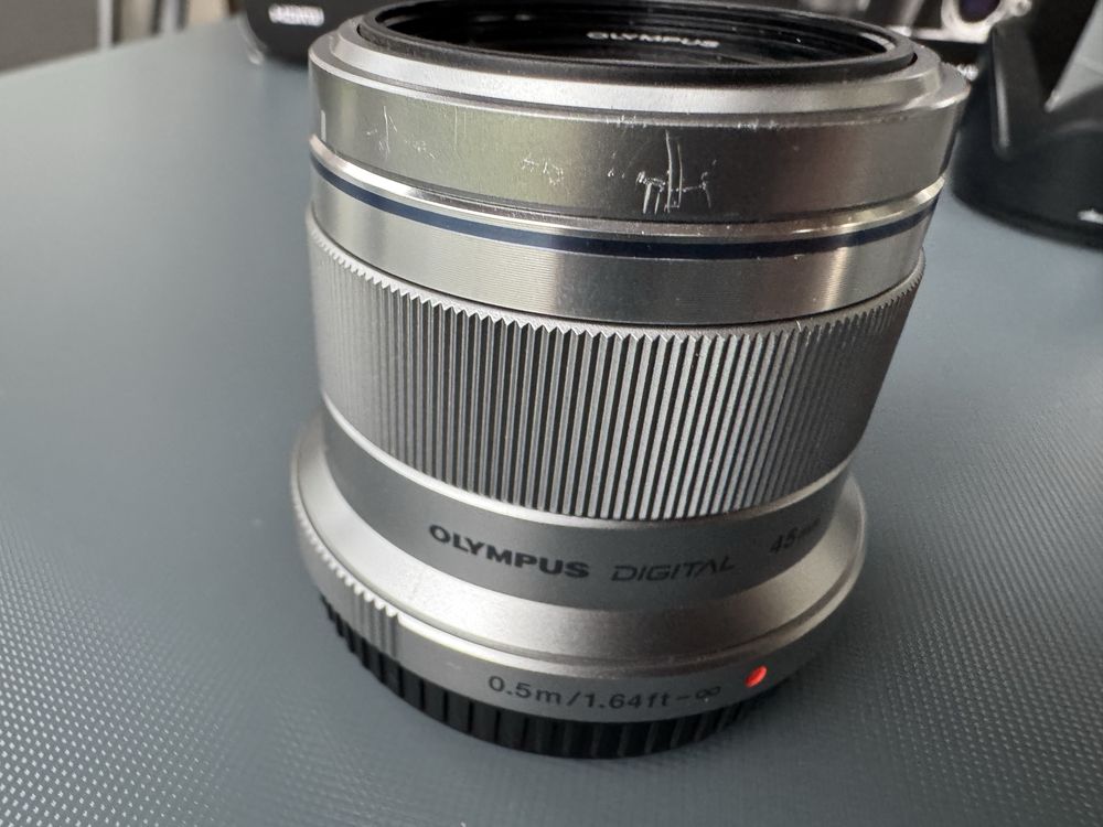 Obiektyw Olympus M.ZUIKO DIGITAL 45mm f/1.8 (srebrny) – stan idealny!
