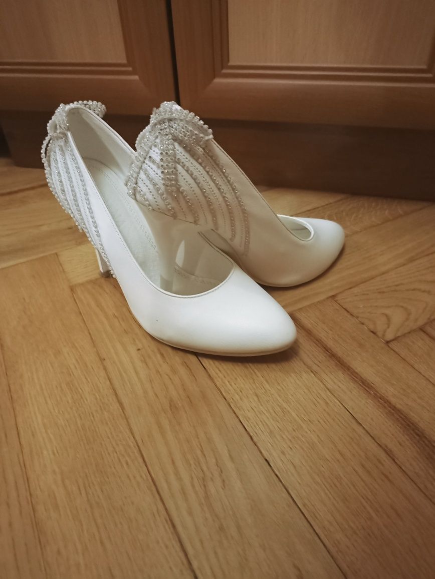 Весільні туфлі 38 розмір