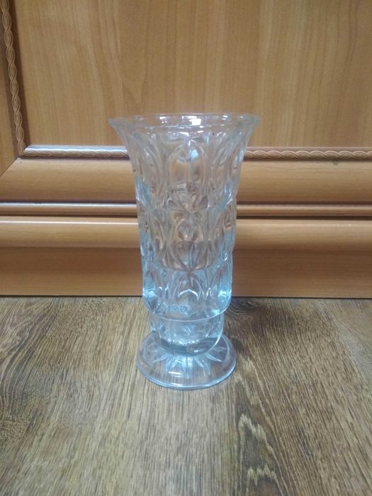 Ваза скло ( схоже на хрусталь)