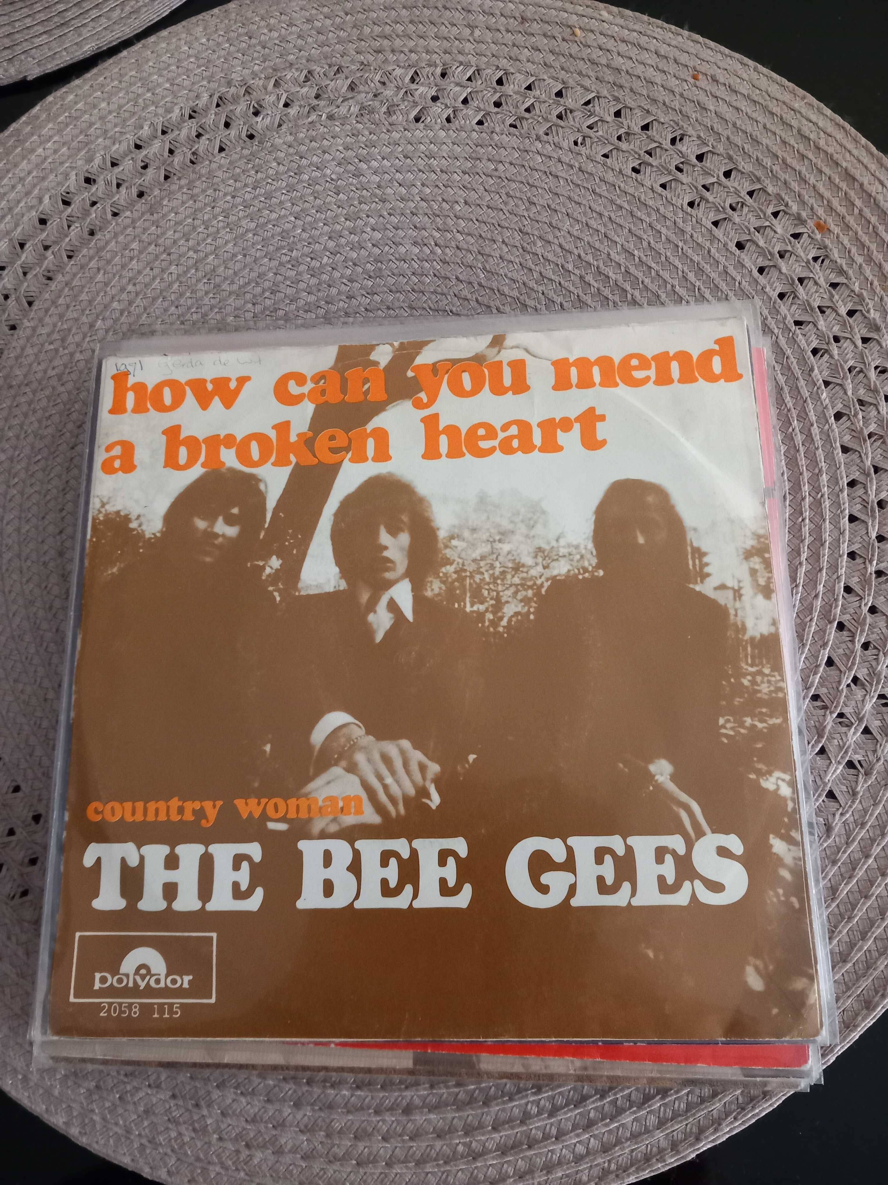 The Bee Gees - how can you mend a broken heart - singiel