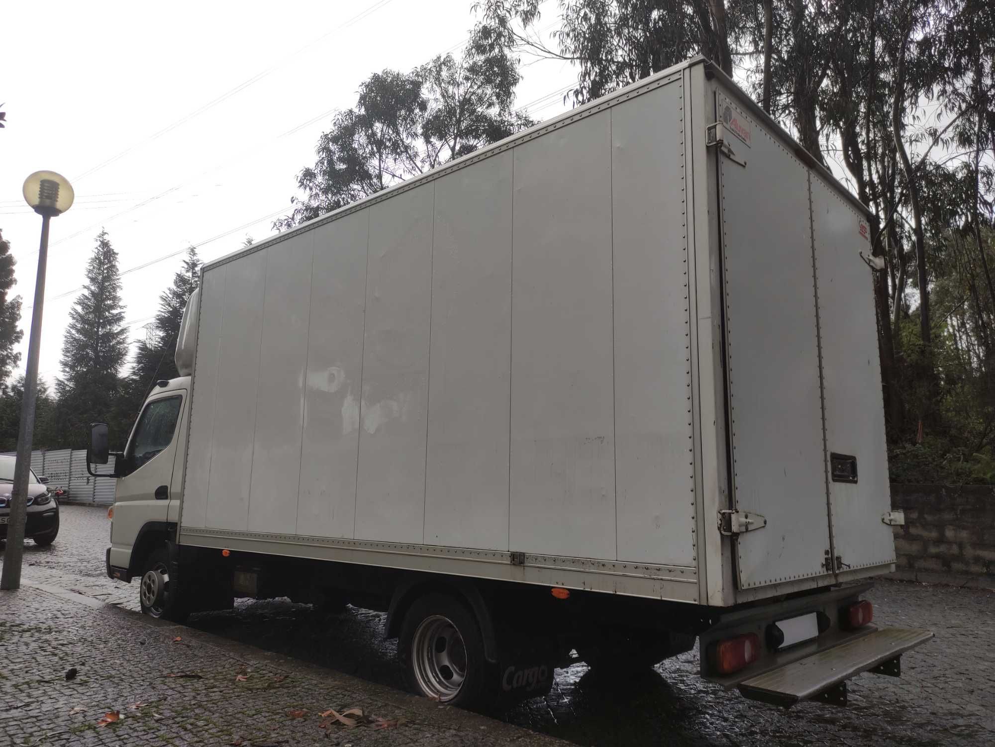 Mitsubishi Fuso Canter Ligeira só 72.000km Semi-Nova