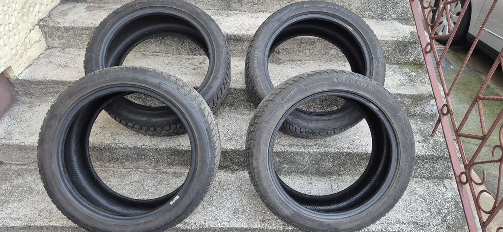 Opony zimowe Dunlop i Vredestein  235/45 R18  98V  okazja !!!