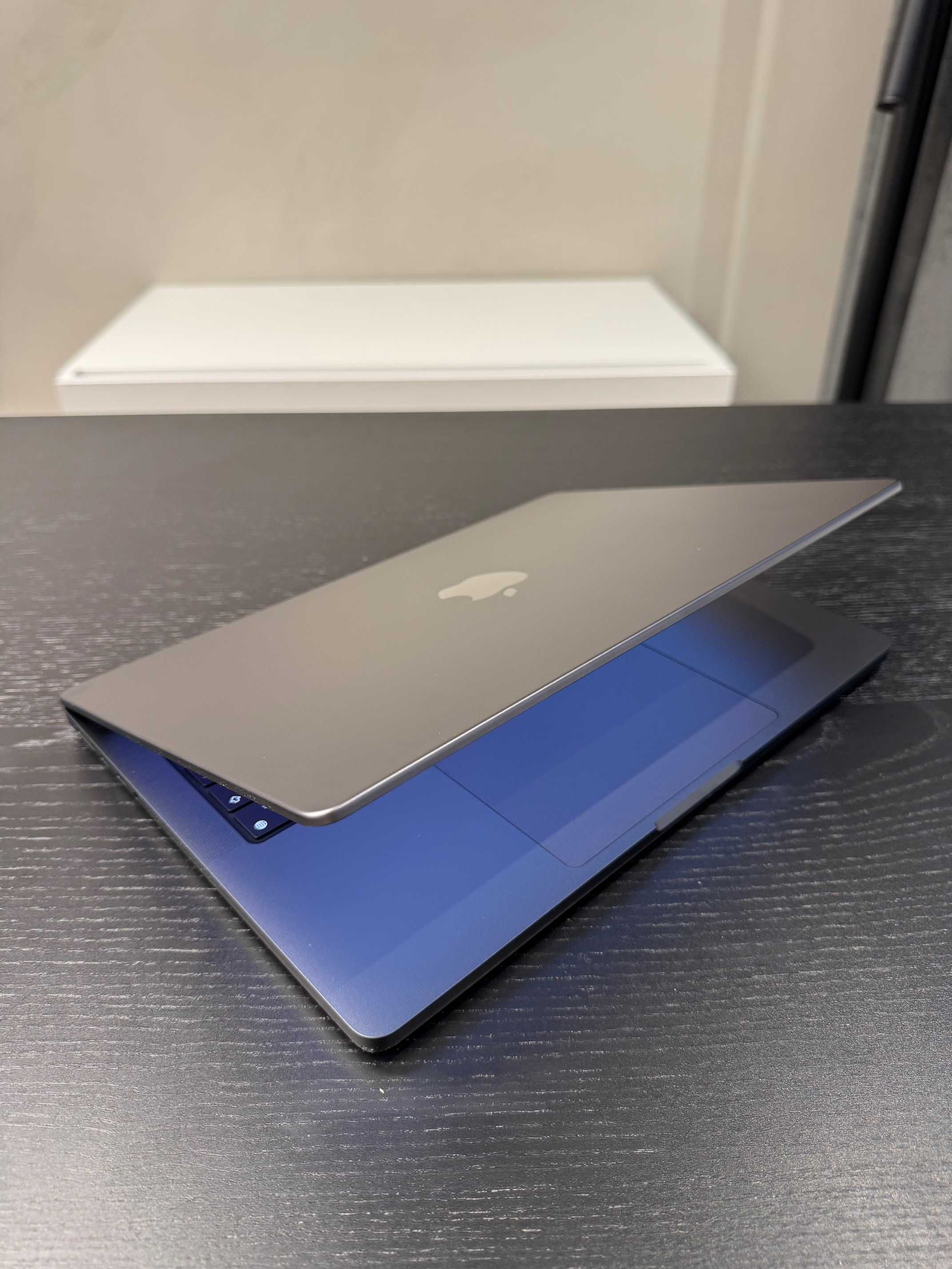 MacBook Pro 14” M4 | 10 rdzeniowe GPU | 24 GB RAM | 2 TB SSD | 70W