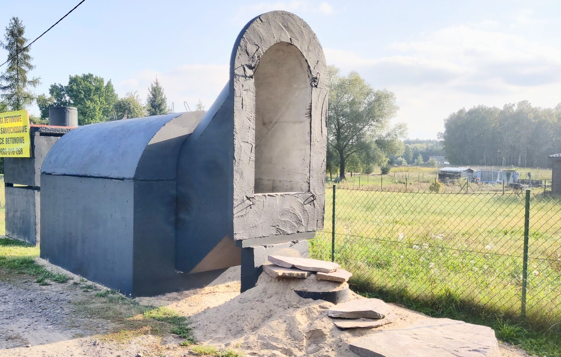 Piwnica betonowa ziemianka piwniczka spiżarnia