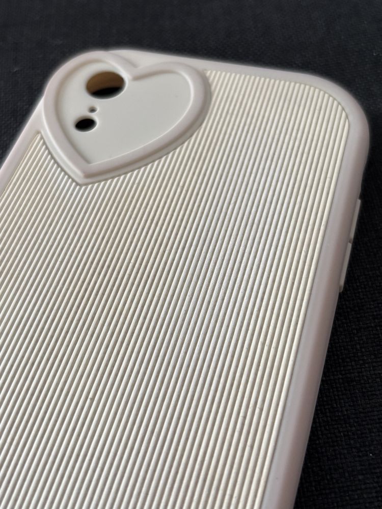 Etui case obudowa iPhone XR bezowe serce