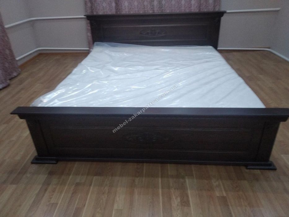 Ліжко деревяне двоспальне різьблене. Кровать деревянная двуспальная.