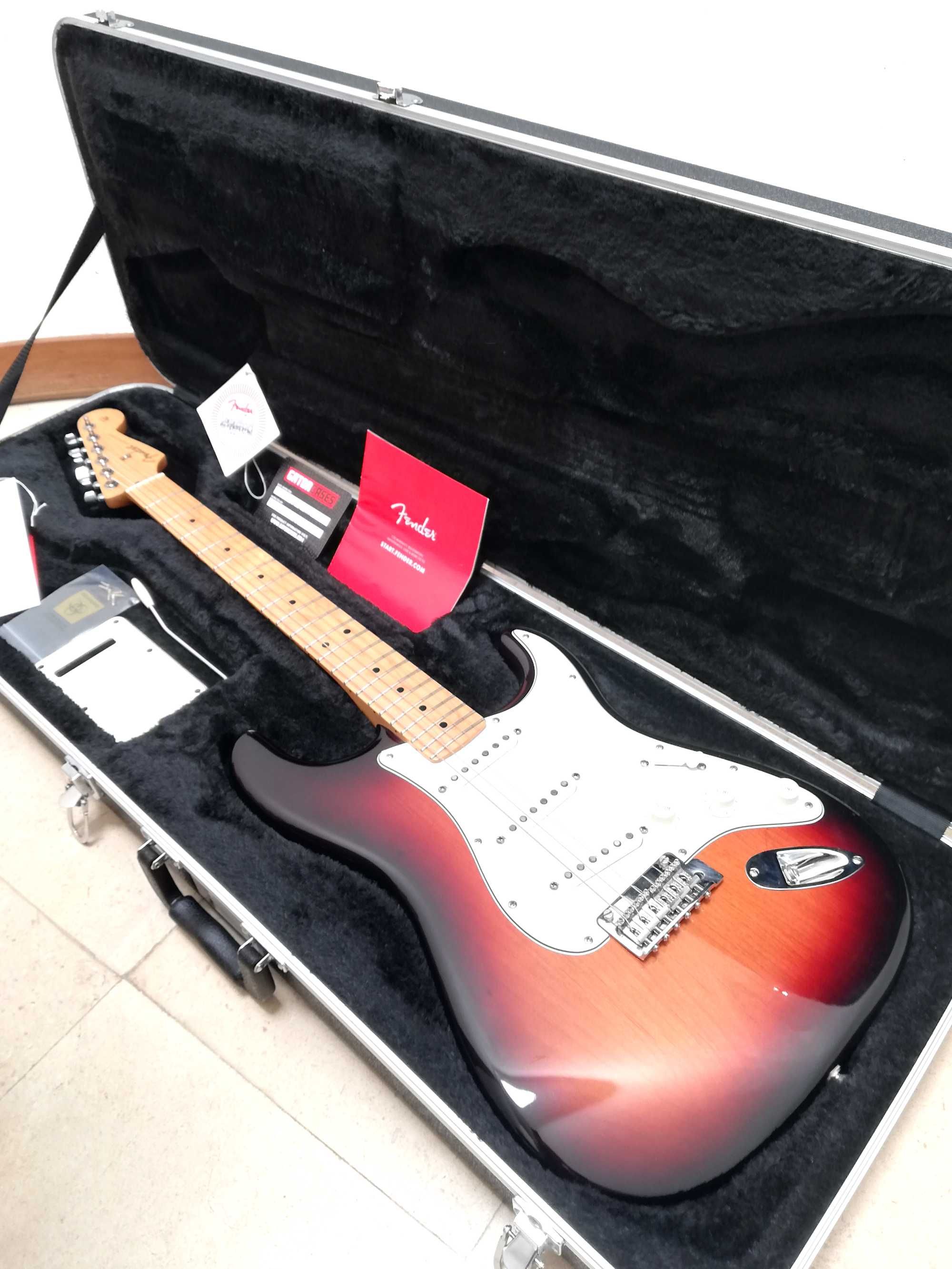 Fender Player Stratocaster MN 3TS + Hardcase Gator