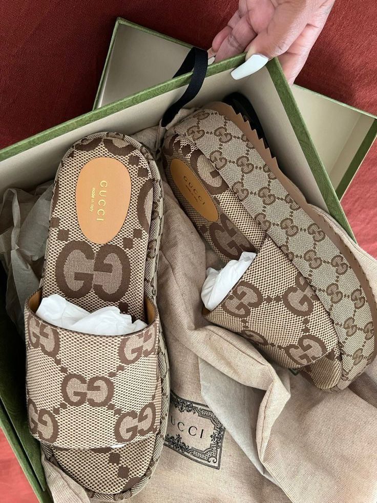 Chinelos Gucci Novos