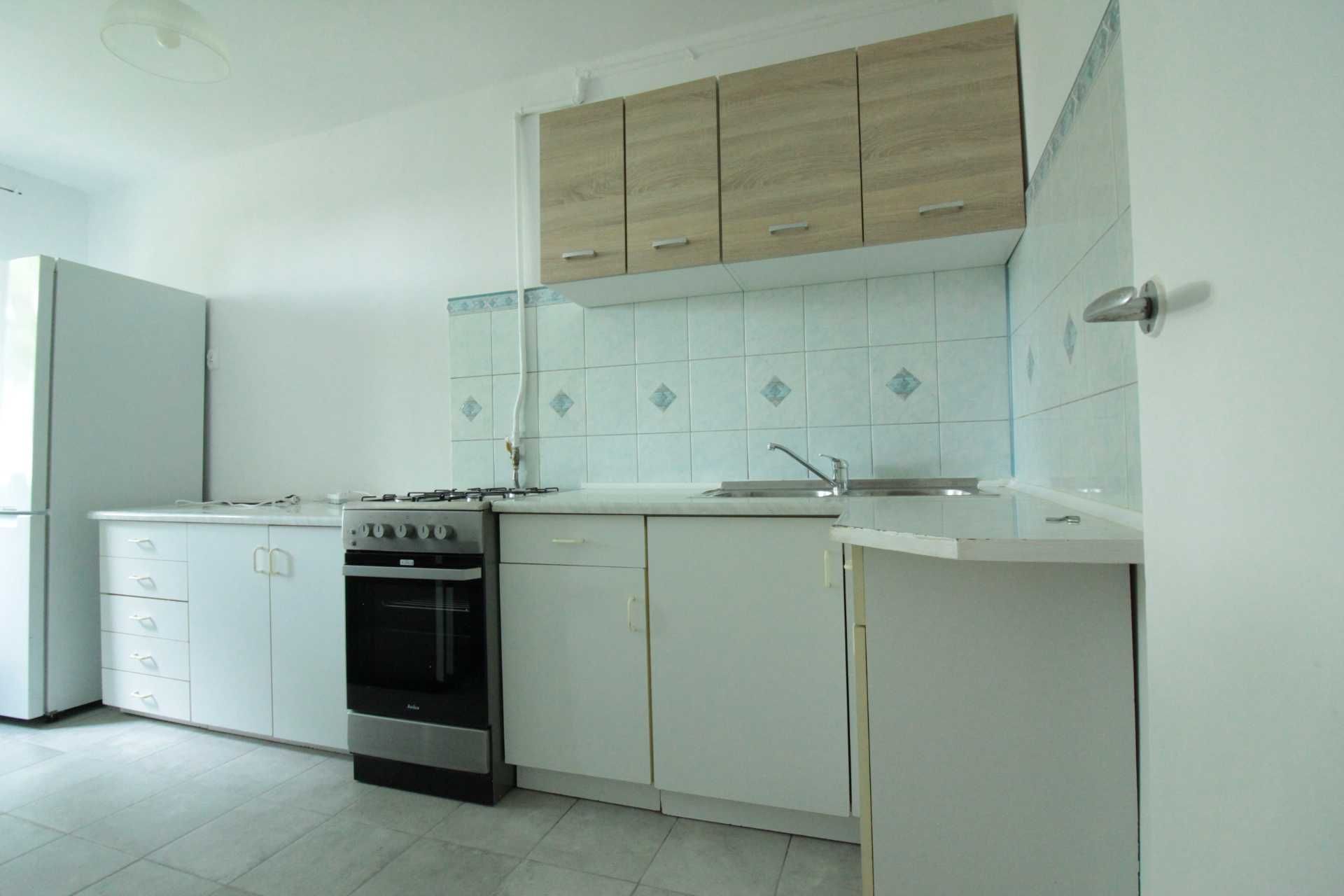 3 pok. 54 m2 na ul. Jaremy-Azory posiada balkon i piwnicę