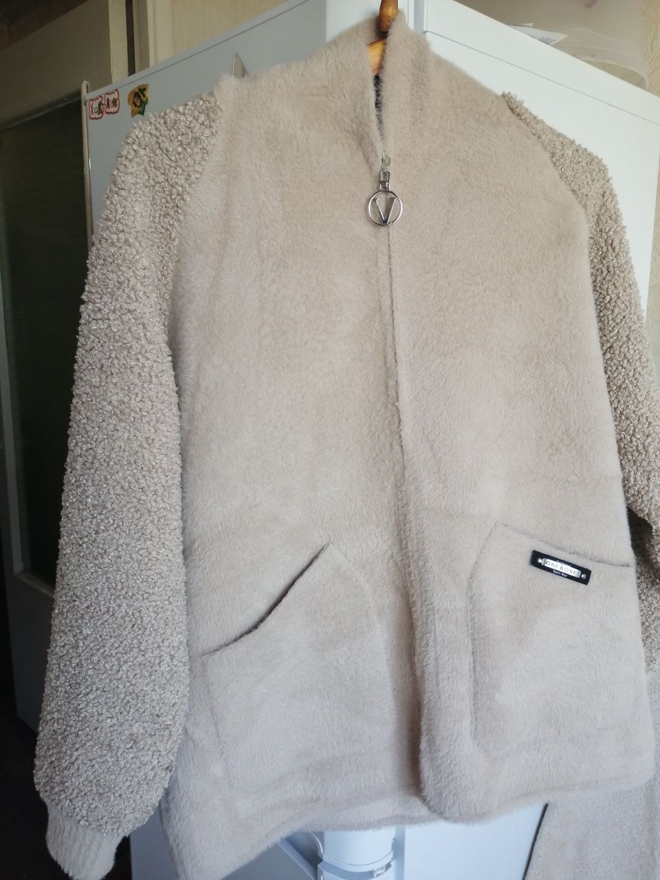 Продам альпака , з білими вставками куртка 1000грн