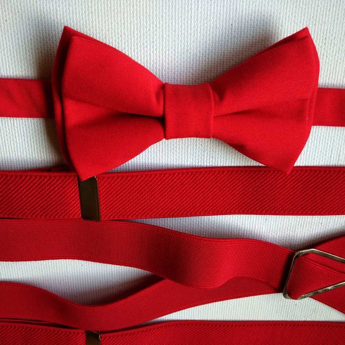 Галстук бабочка и подтяжки в красном цвете для взрослого в идеале